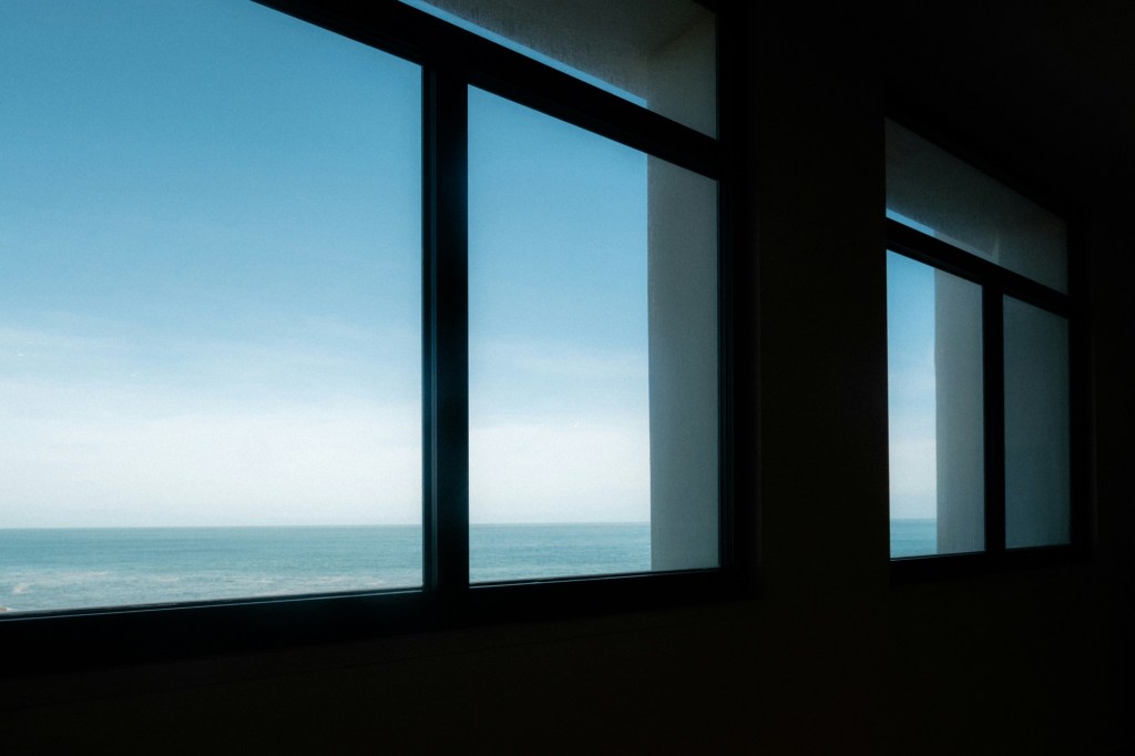 Smart Glass & Automated Shades: Complete 2025&nbsp;Guide