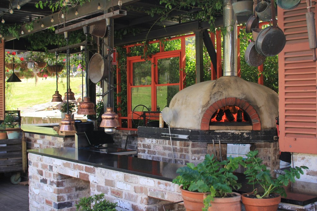 Outdoor Kitchens: Transforming Backyards into Culinary&nbsp;Destinations